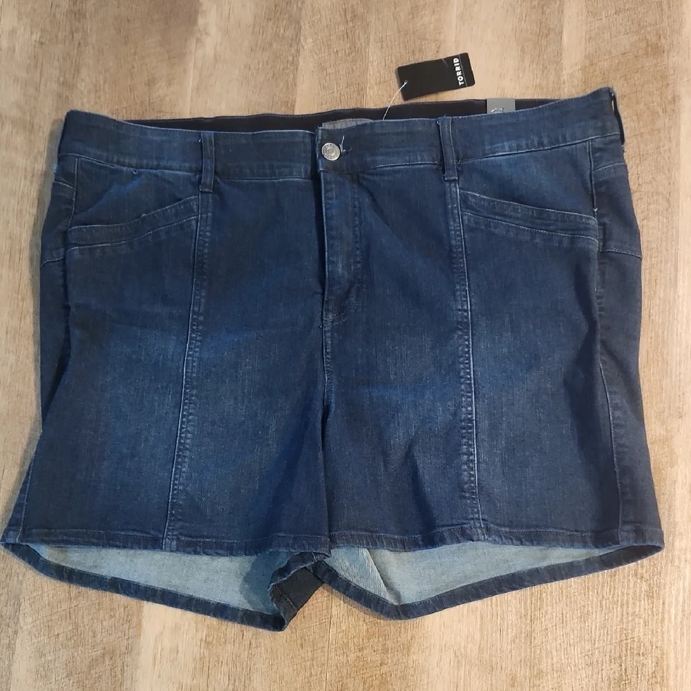 Torrid Bombshell Premium Stretch High Rise Shorts. Size 26. NWT!